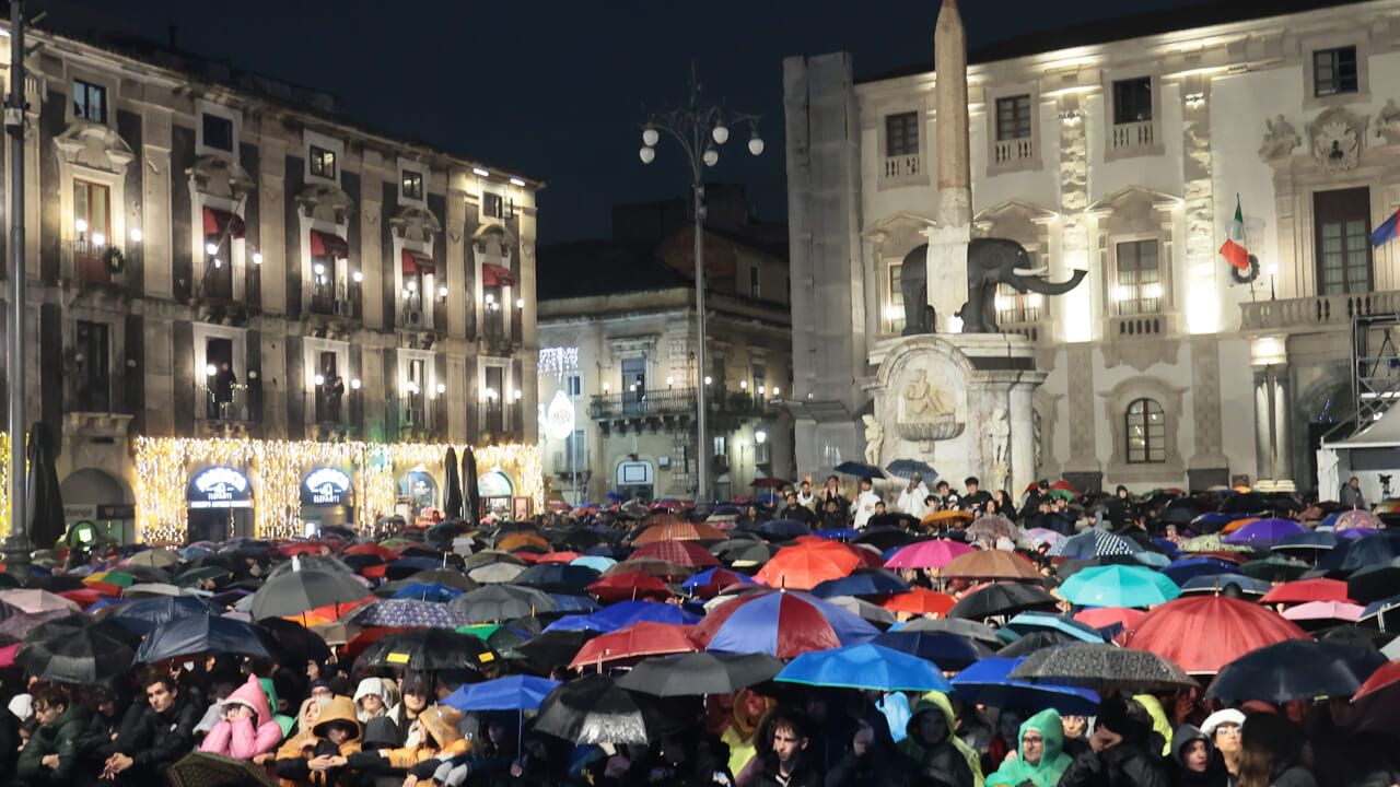 Capodanno 2026, a Catania una notte di musica ed emozioni nonostante la pioggia