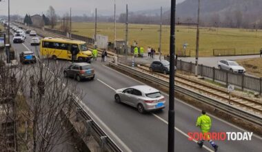Colorina, incidente sulla SS38: auto finisce sui binari
