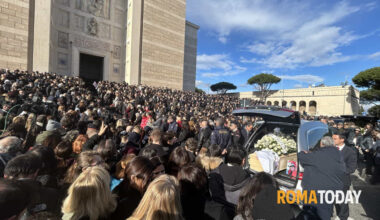 I funerali di Riccardo Minghetti, il 16enne romano morto nella strage di Crans Montana