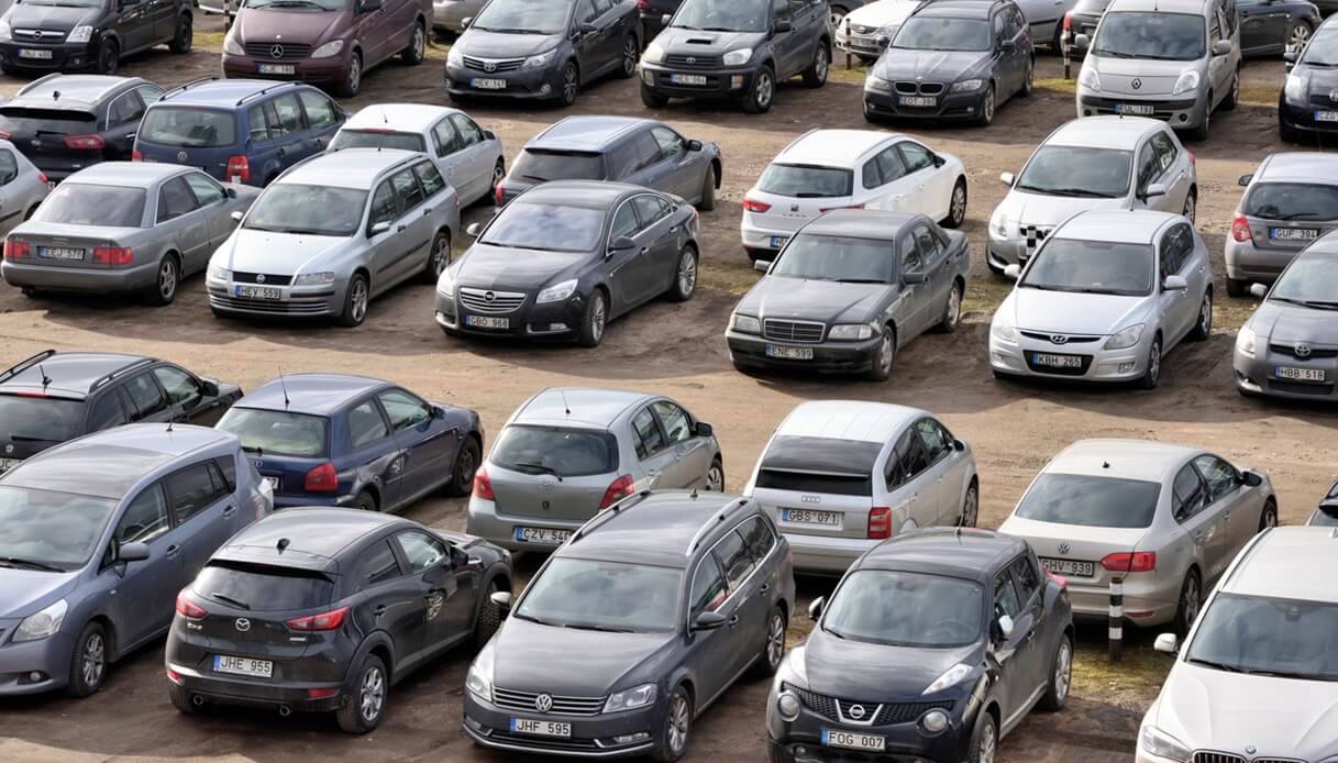 Mercato auto: immatricolazioni in calo in Italia nel 2025: ecco i dati ufficiali