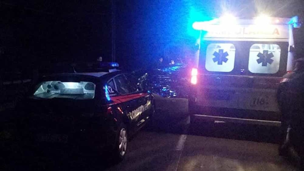 Incidente nel milanese, perde il controllo dell'auto e si schianta: gravissimo un ragazzo