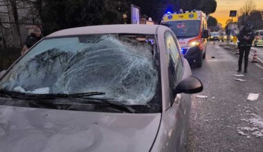 uomo caricato sul cofano e scaraventato a terra, lotta per la vita