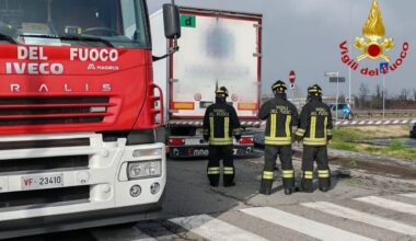 Incidente sul Naviglio a Gaggiano, ciclista travolto e trascinato da un camion: morto sul colpo