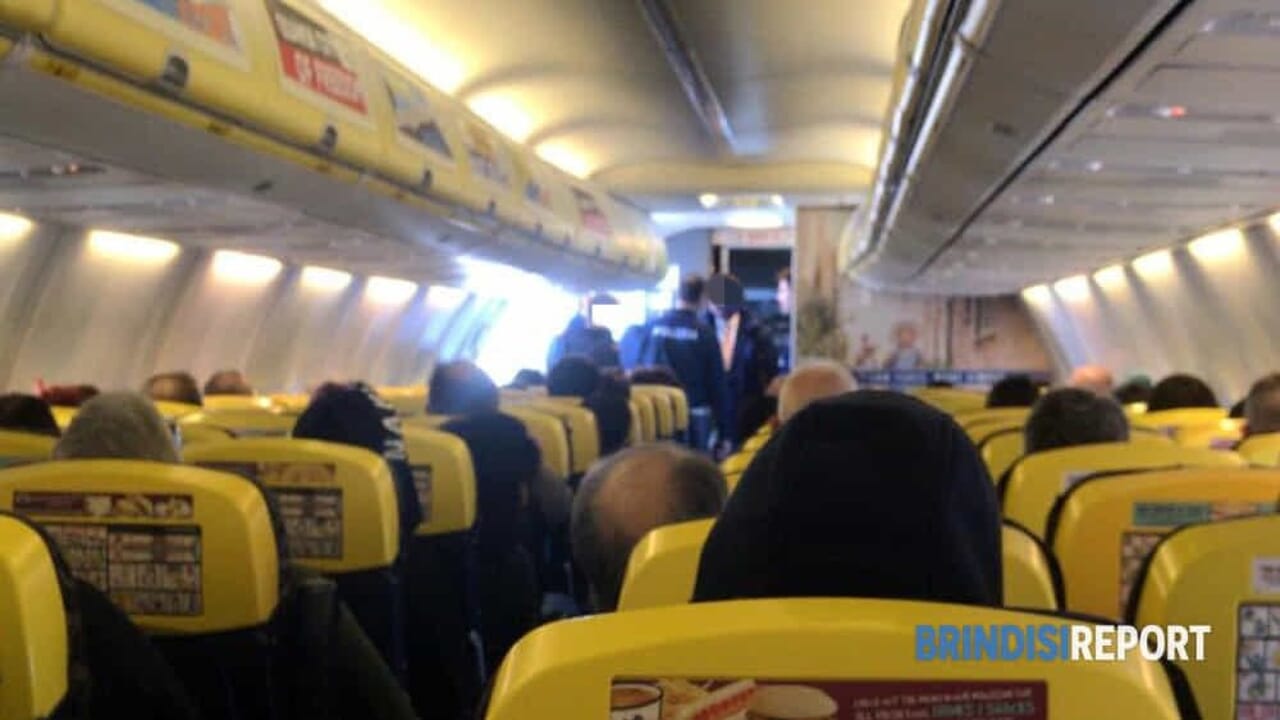 panico a bordo del volo Malpensa-Brindisi
