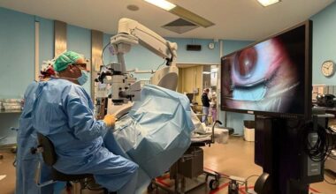 Interventi agli occhi. Tecnologia 3D e monitor ad alta risoluzione per operare al meglio