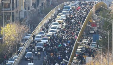 proteste contro il caro-vita, due morti negli scontri. Ucciso anche un Basij