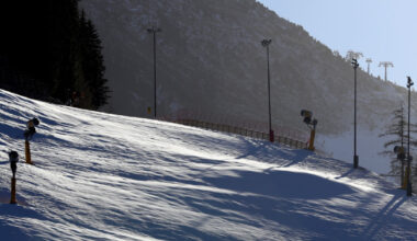 Valanga nel Tirolo austriaco: morta una persona, ricerche in corso | Il Fatto Quotidiano