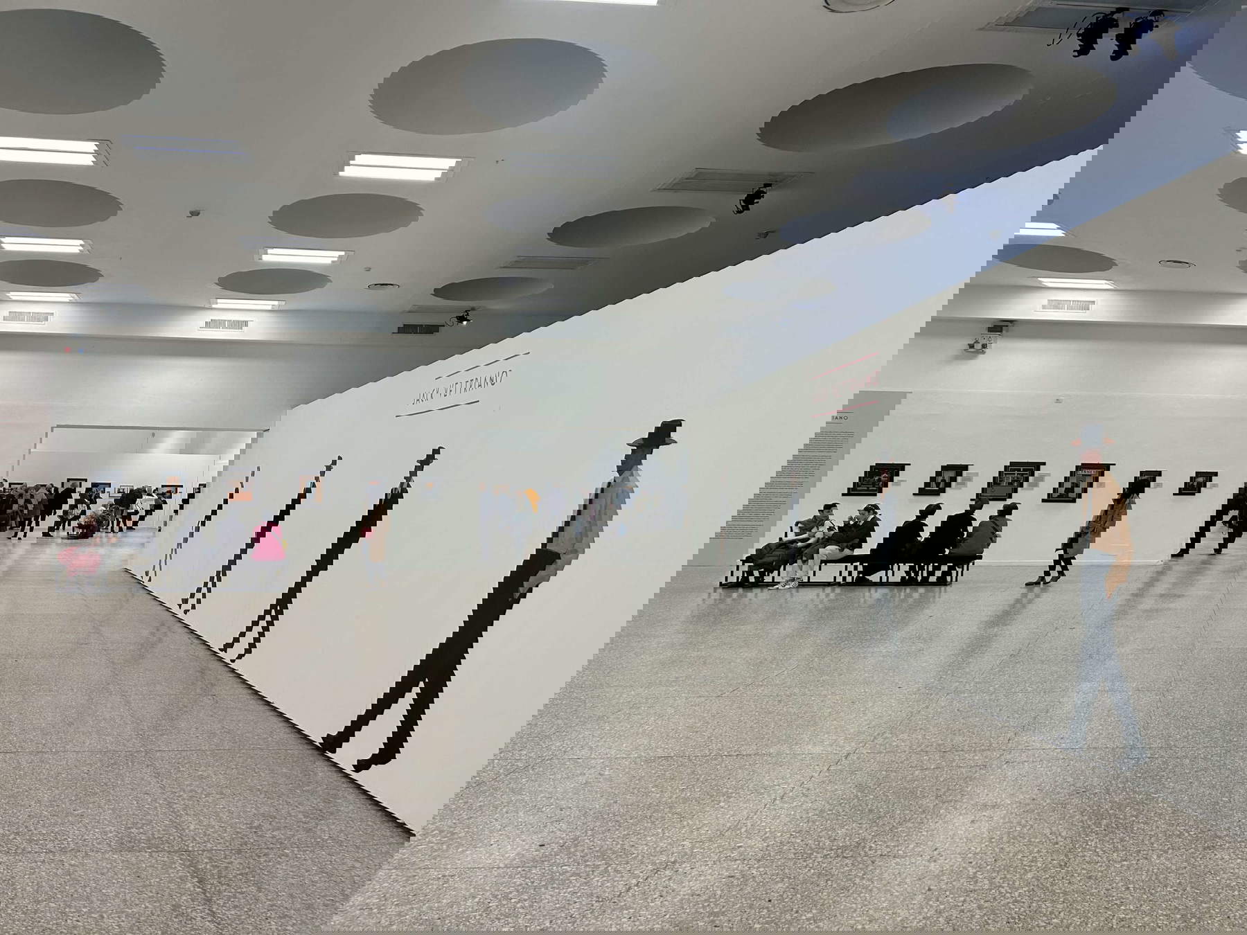 Allestimenti della mostra su Jack Vettriano al Museo della Permanente. Foto: Francesca Gigli