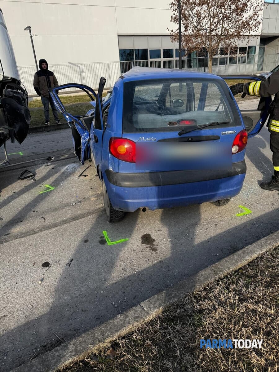 L'auto a bordo della quale viaggiava la 23enne-2
