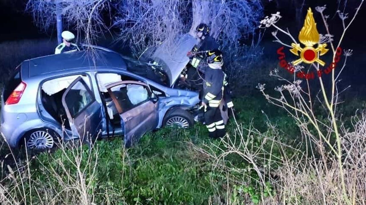 due giovani finiscono in ospedale