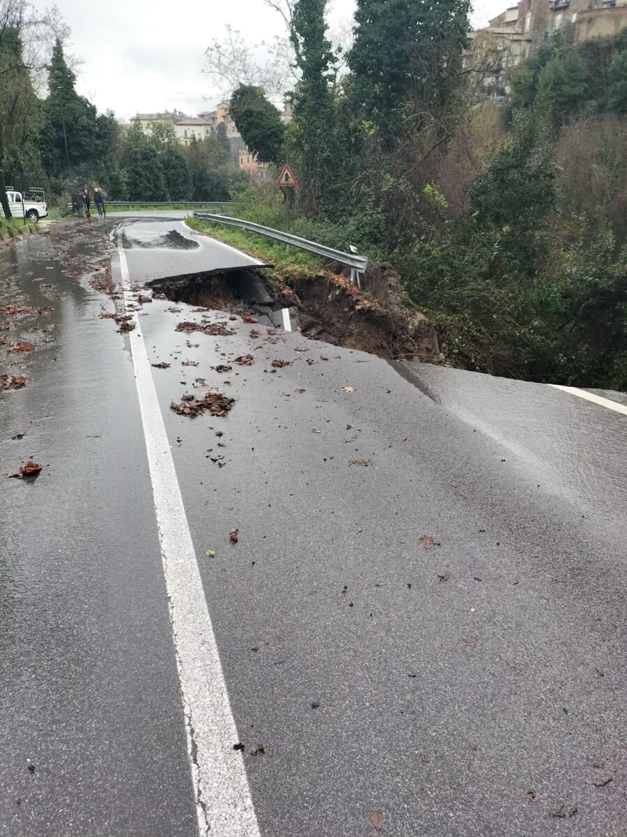 L'Empolitana è crollata L'Empolitana è crollata