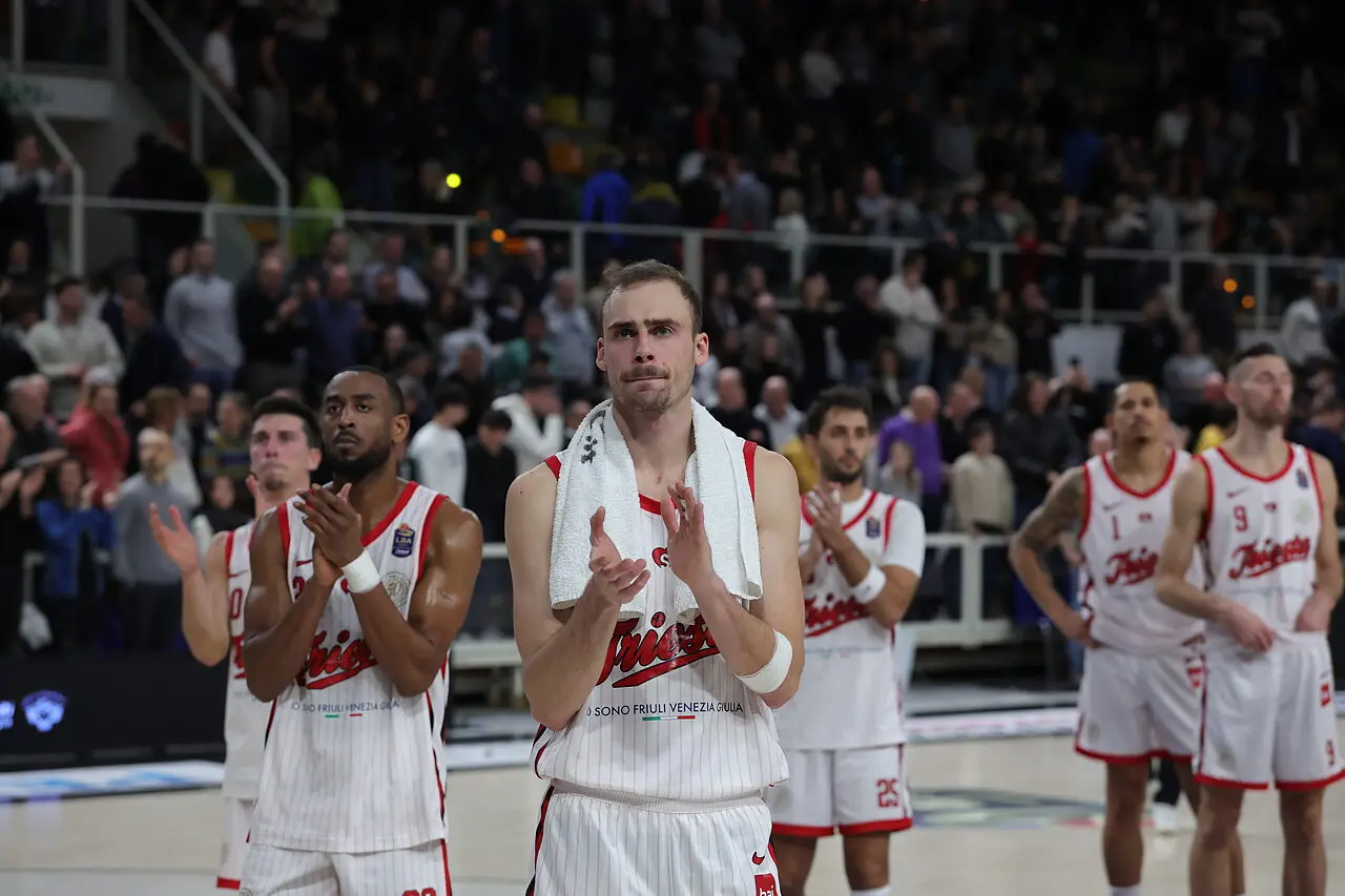 alla BTS Arena finisce 89-87