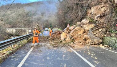 Maltempo in Toscana, una frana blocca la statale. Traffico deviato e disagi alla circolazione