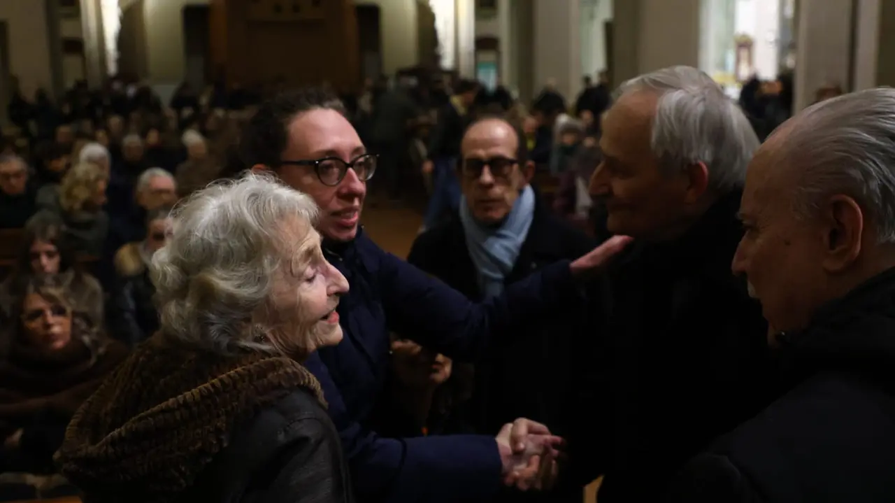 La vicinanza dell'arcivescovo Matteo Zuppi ai familiari