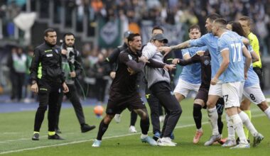Lazio-Napoli finisce nel caos. Tre espulsioni e Conte in campo, cos'è successo
