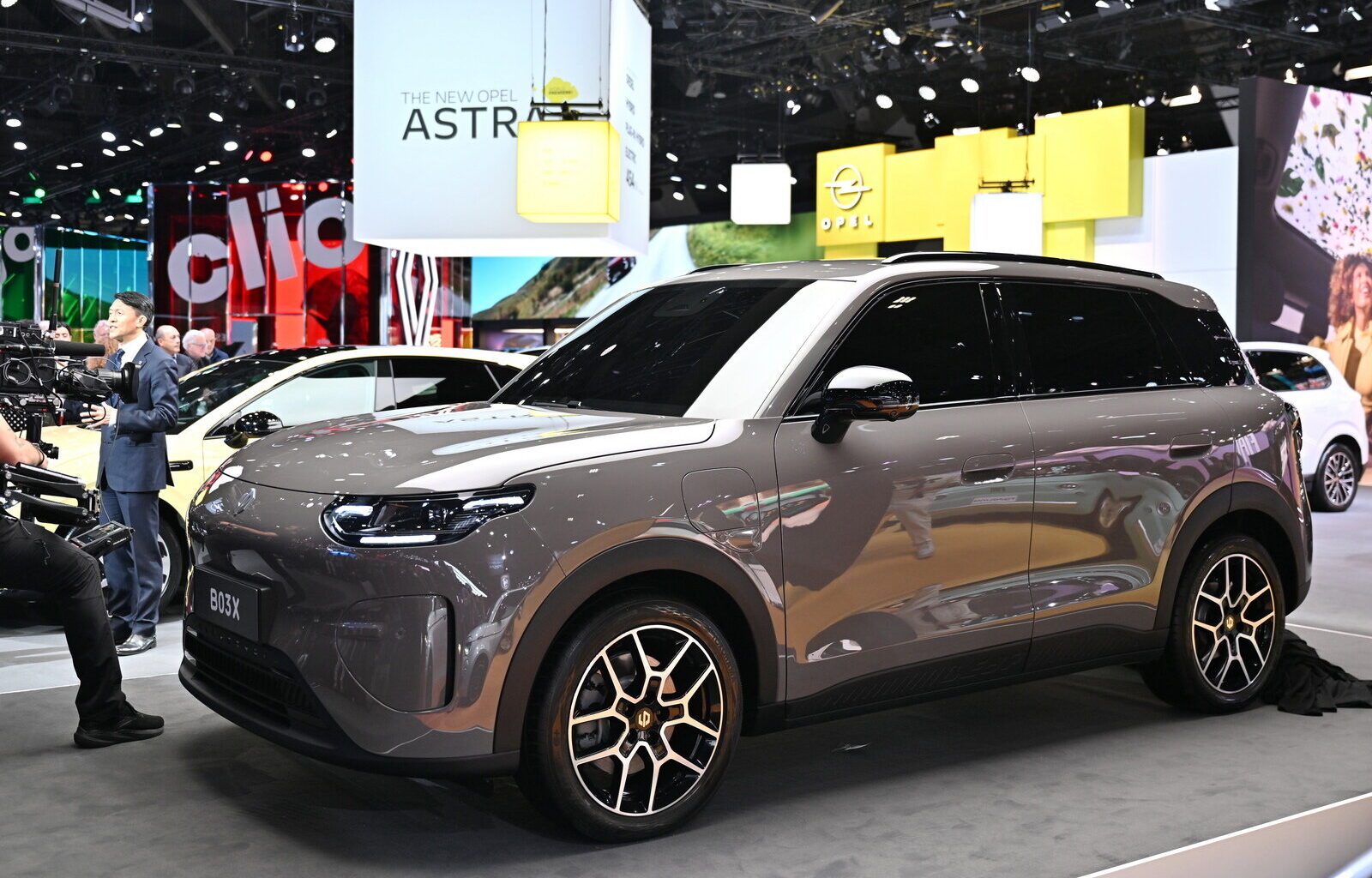 Foto - La Leapmotor svela la B03X e maggiori dettagli della B05 - AlVolante