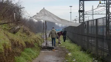 Chi è il poliziotto che ha ucciso il 28enne in via Impastato: vent’anni di servizio, ora è sotto choc. "Lui ha estratto l’arma, io ho mirato alla sagoma”