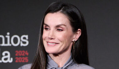 Letizia di Spagna, camicia trasparente e gambe infinite agli Zenda Awards