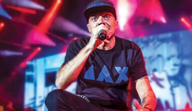 Carlo Conti rivela cosa farà l'artista e cerca nomi per le co-conduttrici per le cinque serate