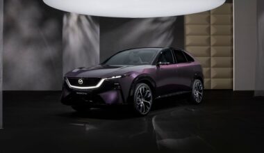Mazda CX-6e: com’è e quanto costa il nuovo SUV giapponese