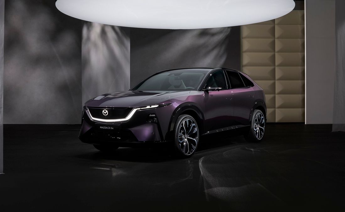 Mazda CX-6e: com’è e quanto costa il nuovo SUV giapponese