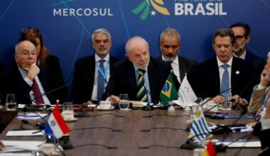 L'Ue stanza 45 miliardi in più per gli agricoltori e punta al si dell'Italia al Mercosur. Meloni canta vittoria