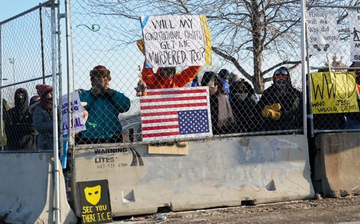 Minneapolis, Trump e le proteste dopo che Ice uccide un uomo negli Usa, le news