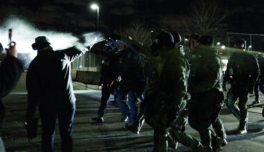 Proteste a Minneapolis dopo morte Renee Good, scontri tra agenti Ice e manifestanti