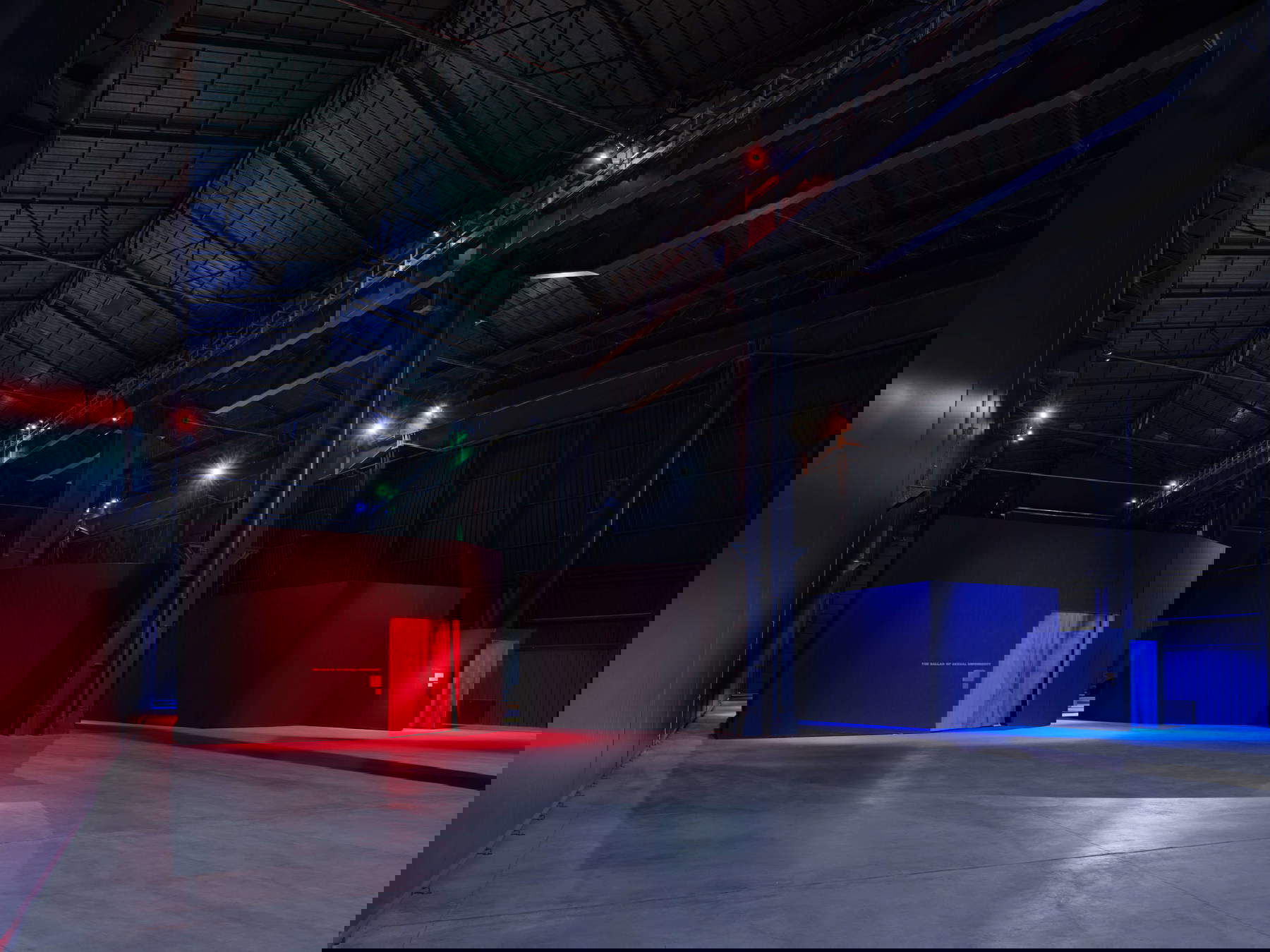 Allestimenti della mostra della mostra Nan Goldin. This Will Not End Well © Nan Goldin, su concessione dell’artista, Gagosian e Pirelli HangarBicocca, Milano. Foto: Agostino Osio