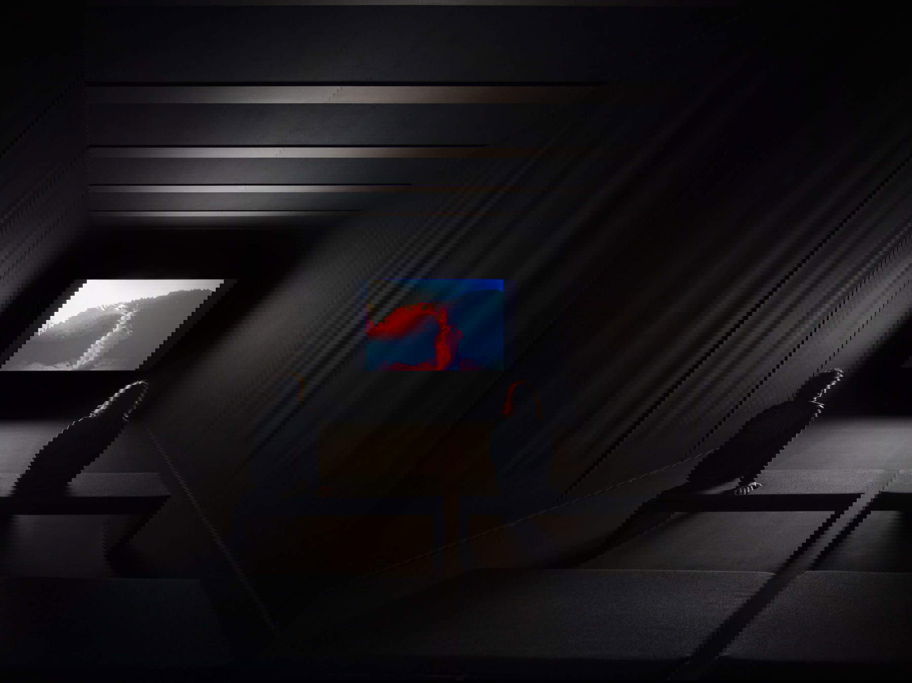 Nan Goldin, Memory Lost (2019-2021). Veduta dell’installazione, Pirelli HangarBicocca, Milano, 2025 © Nan Goldin, su concessione dell’artista, Gagosian e Pirelli HangarBicocca, Milano. Foto: Agostino Osio