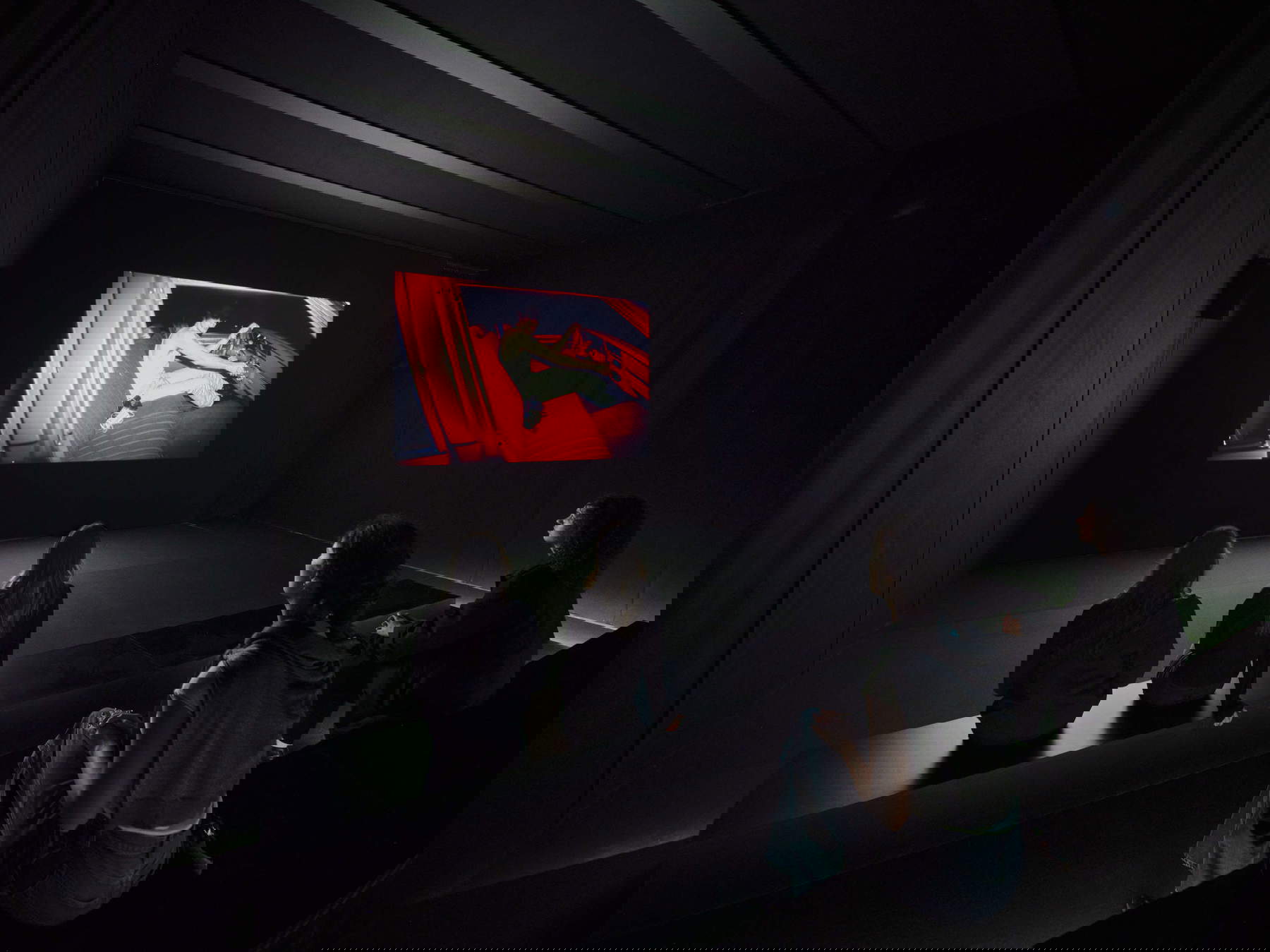 Nan Goldin, The Ballad of Sexual Dependency (1981-2022). Veduta dell’installazione, Pirelli HangarBicocca, Milano, 2025 © Nan Goldin, su concessione dell’artista, Gagosian e Pirelli HangarBicocca, Milano. Foto: Agostino Osio