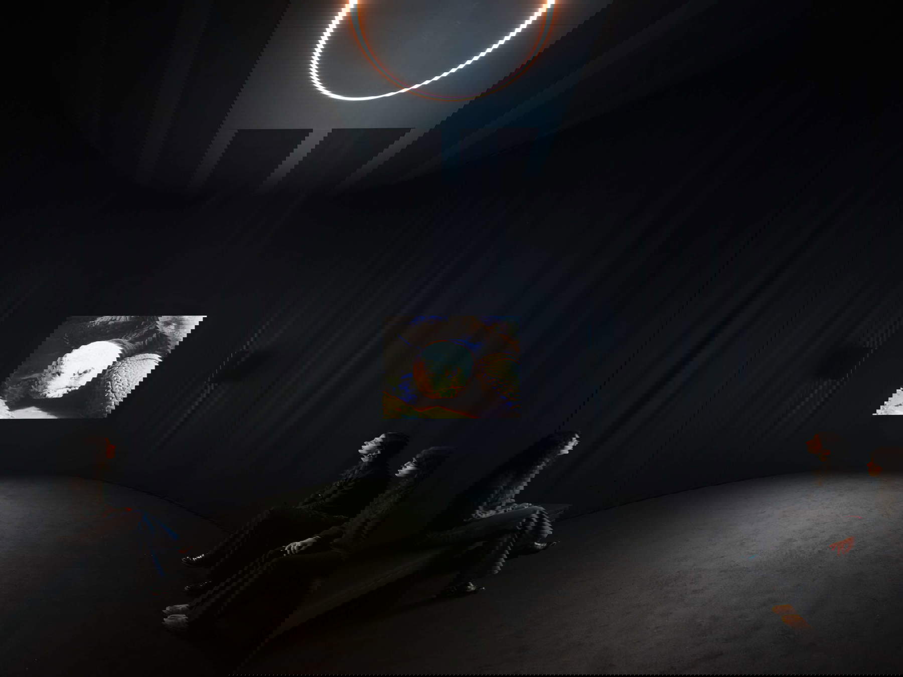 Nan Goldin, You Never Did Anything Wrong (2024). Veduta dell’installazione, Pirelli HangarBicocca, Milano, 2025 © Nan Goldin, su concessione dell’artista, Gagosian e Pirelli HangarBicocca, Milano. Foto: Agostino Osio