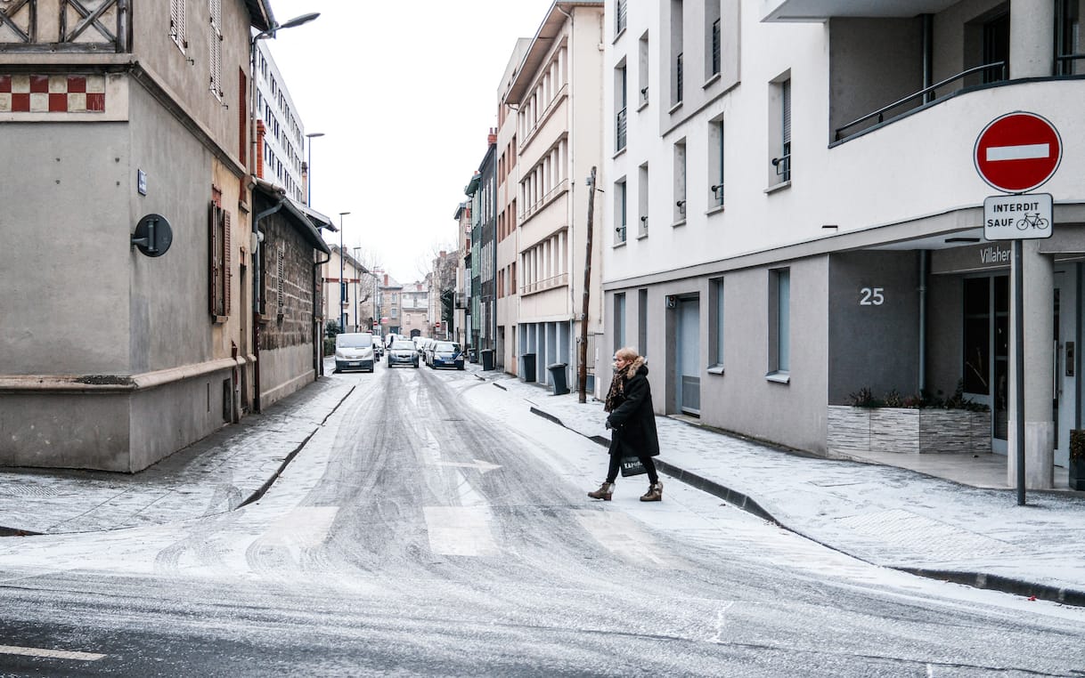 Maltempo, ondata di gelo in Europa: disagi nei trasporti e voli in tilt in diversi Paesi