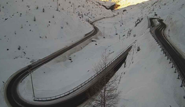 Neve, ghiaccio e alcol: incidenti sui passi alpini