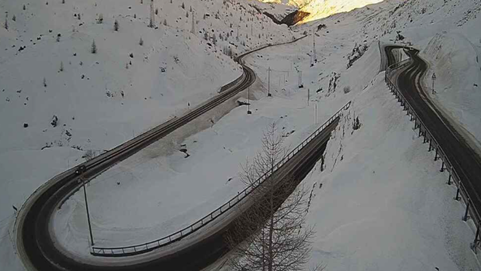 Neve, ghiaccio e alcol: incidenti sui passi alpini