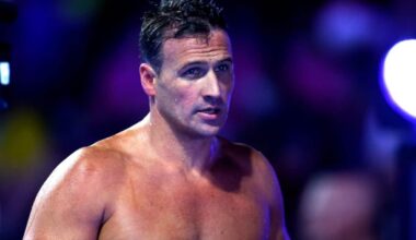 Ryan Lochte, nuotatore Usa vende all'asta 3 ori olimpici