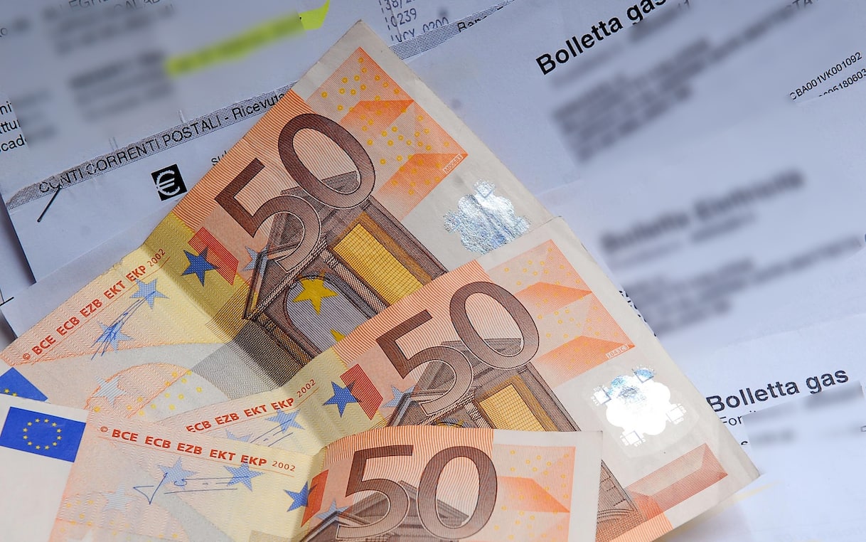 Bollette, Arera fissa l’importo del bonus sociale di luce e gas: ecco a quanto ammonta