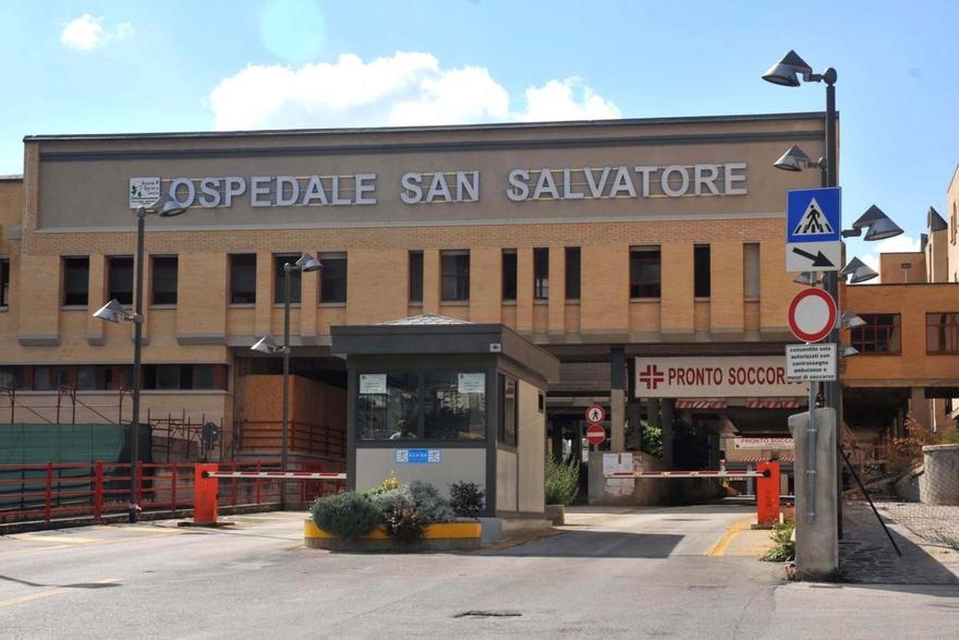 Ospedale S.Salvatore sotto pressione: boom di ricoveri durante le feste
