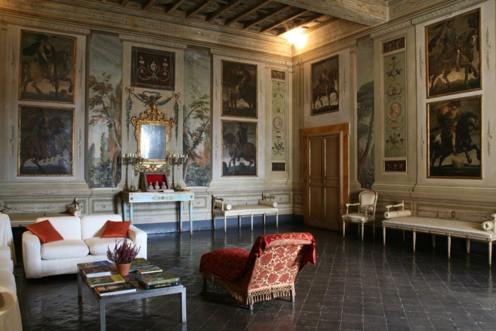Nel borgo di Bolsena la dimora cinquecentesca che si apre all’arte contemporanea. Storia di Palazzo Cozza Caposavi