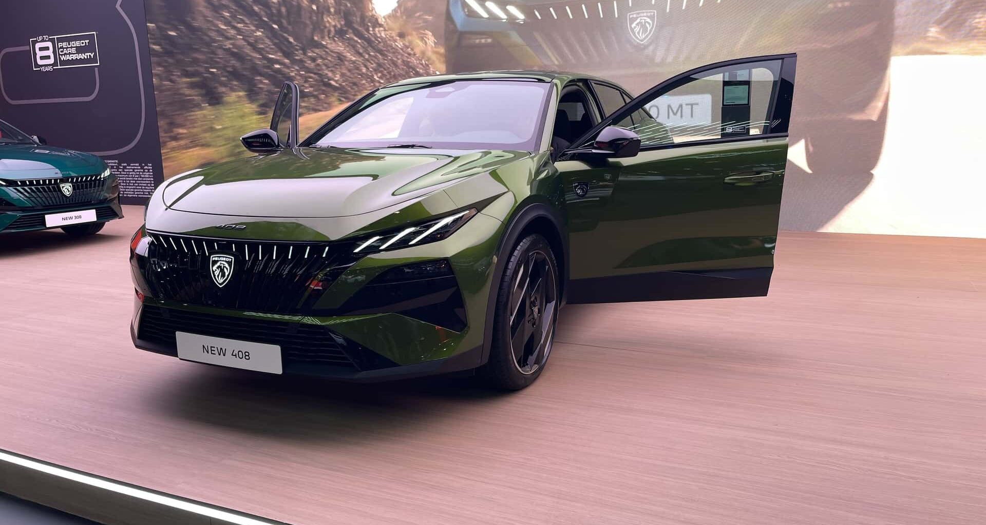 Peugeot 408, il restyling di metà carriera porta una nuova ibrida