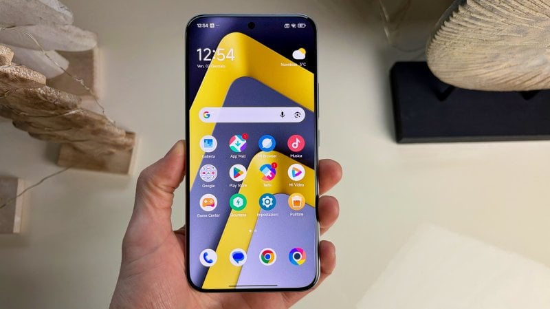 Il launcher di POCO M8 Pro adotta uno stile leggermente diverso rispetto agli altri di casa Xiaomi Il launcher di POCO M8 Pro adotta uno stile leggermente diverso rispetto agli altri di casa Xiaomi