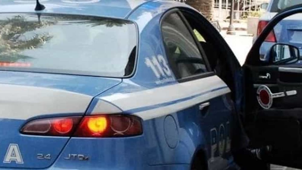 Ruba vestiti all'Upim e li nasconde in una borsa: arrestato un 53enne