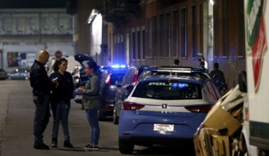 Spruzzano spray urticante in faccia tre uomini, poi li picchiano per rapinarli: arrestati 4 giovanissimi