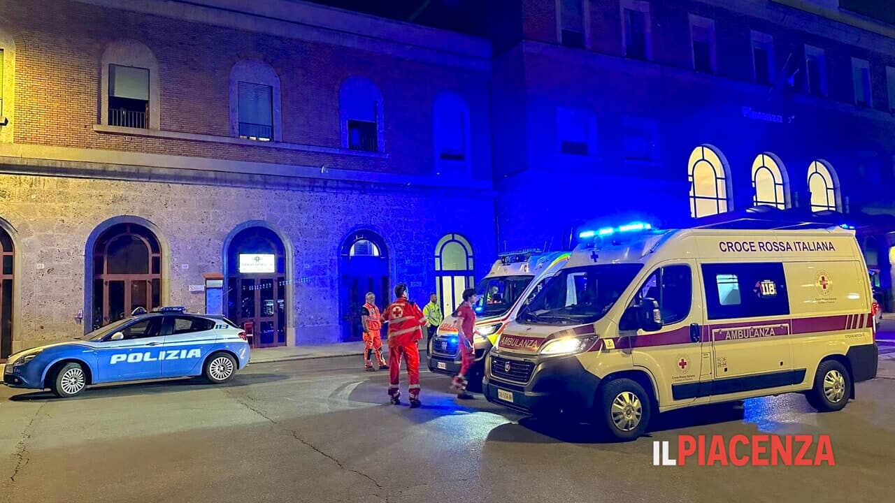 Aggressione a bordo del treno, un uomo all'ospedale
