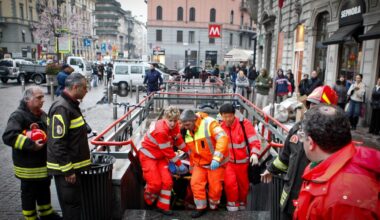 Finisce sotto un treno della metropolitana di Milano: gravissima
