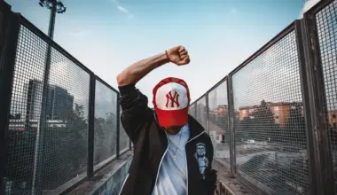 «Le sue rime sono crepe nella società, aperte prima di tutto nel suo petto»