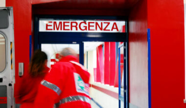 Rissa con ascia e zappa tra minorenni alla stazione di Bastia Umbra, due ragazzi in ospedale