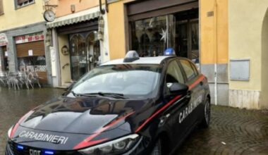 Commando armato in gioielleria, rubati 57mila euro tra Rolex e gioielli: due arresti