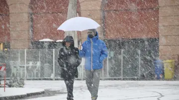 Rischio neve e ghiaccio. Fiocchi da domani sera fino a mercoledì. In città pronti 54 mezzi