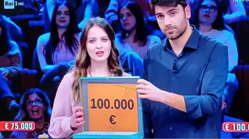 Roberto Vita e la fidanzata Gloria vincono 101mila euro ad ‘Affari tuoi’: sfida all’ultimo pacco